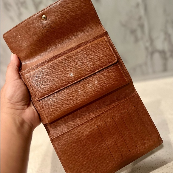 Louis Vuitton Monogram Wallet (Free Chain) - Picture 8 of 16